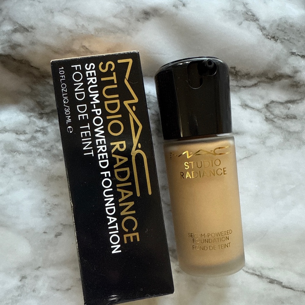 MAC studio radiance foundation:NC17